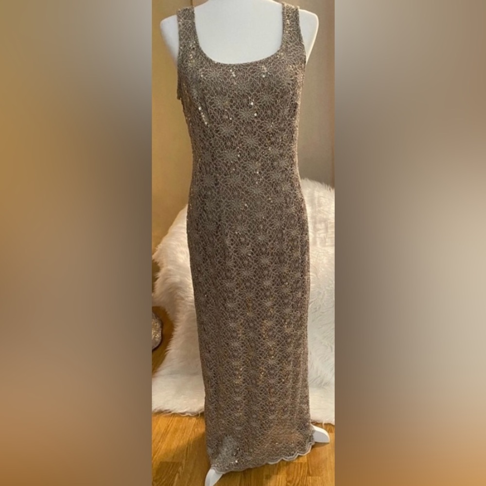 R & M Collection dress gown bronze shimmer sleeveless scallop edge dress Size 6